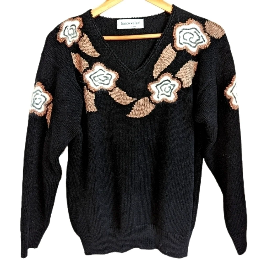 VINTAGE Retro Black & Floral Embroidery Crewneck Knit Sweater Size Medium - Picture 2 of 13